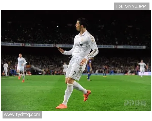 克拉斯与安郅激战正酣球迷期待精彩对决与精彩进球瞬间